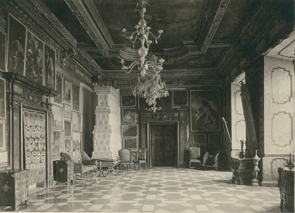 Роскошные камины замка в Подгорцах